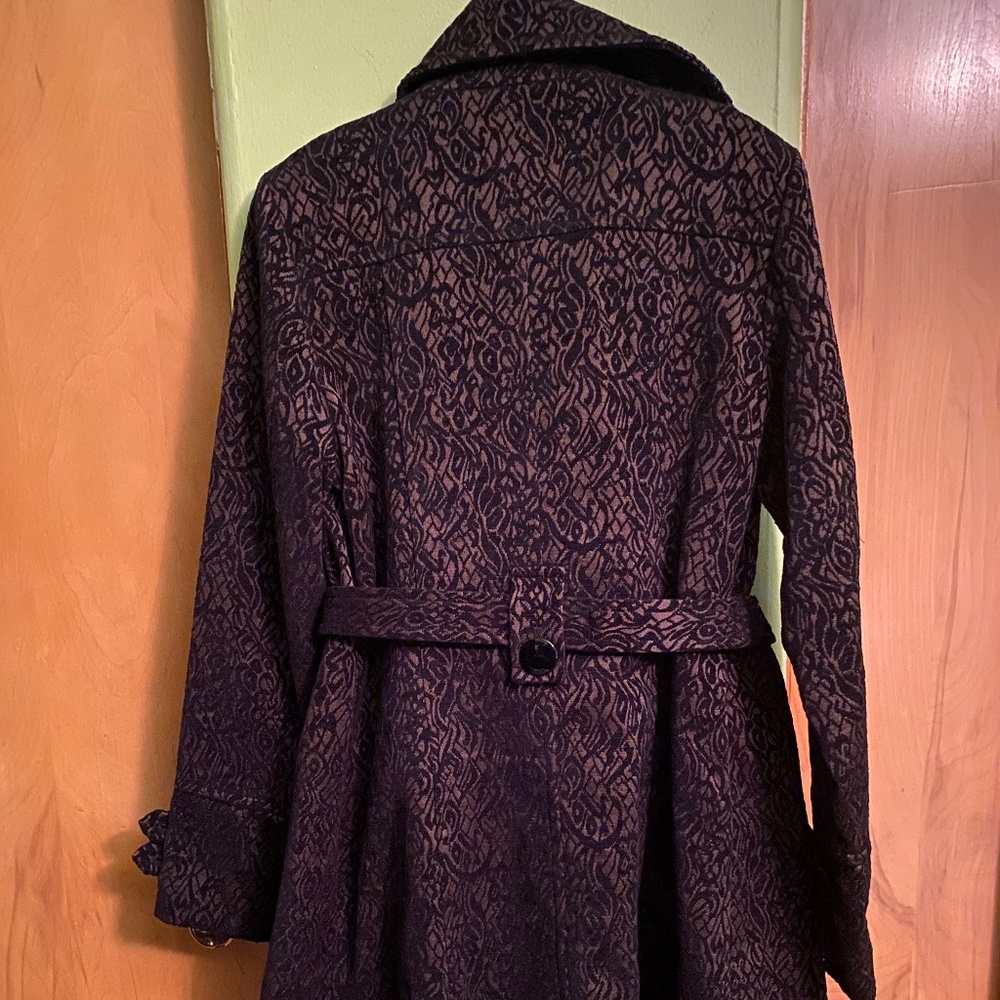Coat - Picture 2 of 2